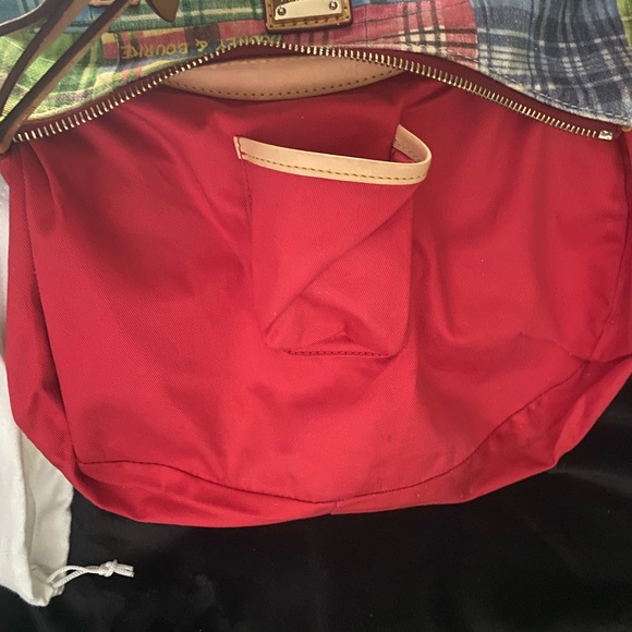 DOONEY & BOURKE “Ants at a Picnic” bag with wristlet and dust bag included. - Picture 4 of 11